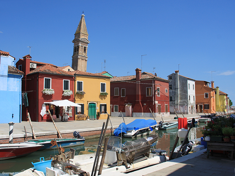 Imposing cycling trip from the heart of the alpine metropolis of Innsbruck through the prominent mountain landscape of the Inn valley to the sun-kissed Vinschgau valley. Along Adige Cycle Route to the Trentino and on to the Serenissima of Venezia, Venice.