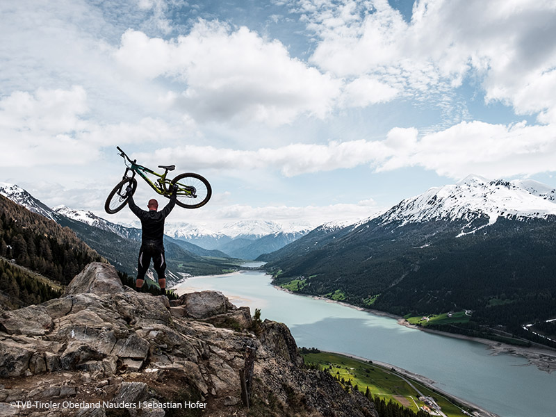 Ein Abenteuer für Mountainbike-Enthusiasten! Bezwinge die 8.848 Everest-Höhenmeter vom Wettersteingebirge zu den Ötztaler Alpen zwischen Garmisch-Partenkirchen und Nauders am Reschenpass!