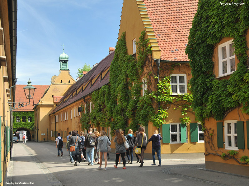 A cycling trip following the footsteps of Jakob Fugger and the connections to the house of Habsburg. From Augsburg through the primeval landscapes of the Lech valley heathlands and by the Tyrolean Inn valley and Innsbruck to the silbver mining town of Schwaz - the biotope of fortune.